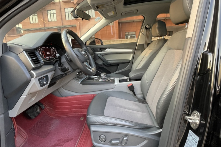 奥迪Q5L 2018款 40 TFSI 荣享时尚型 国V中控内饰7001