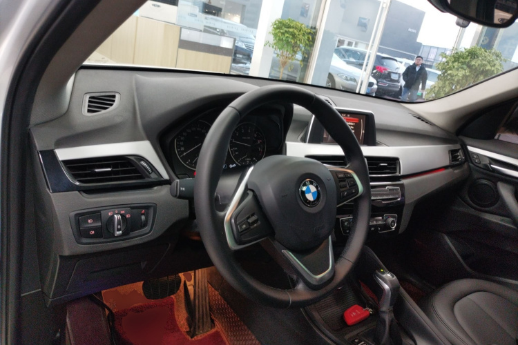 宝马X1 2016款 sDrive18Li 尊享型中控内饰7002