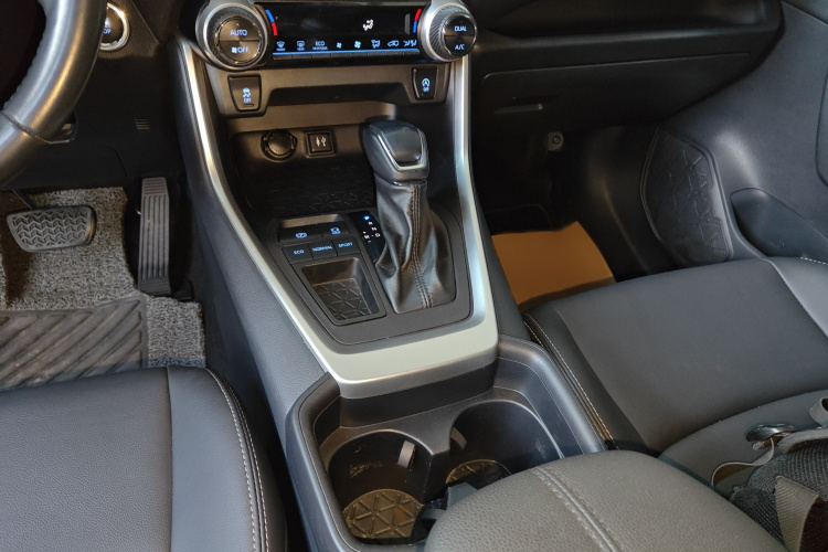 丰田 威兰达 2022款 2.0L CVT两驱豪华版局部细节18