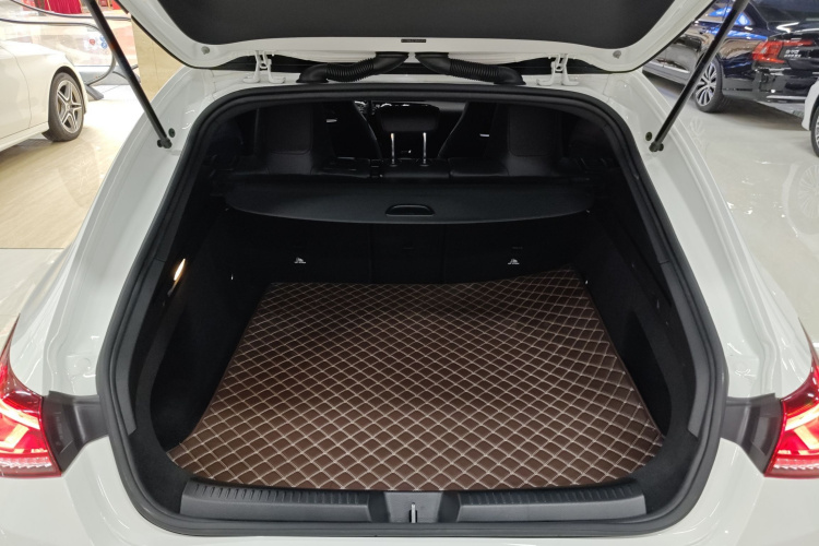 奔驰CLA 2022款 改款 CLA 200 猎跑车机舱底盘23