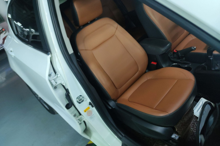 长安 逸动 2016款 XT 1.6L GDI 手动致酷型局部细节41