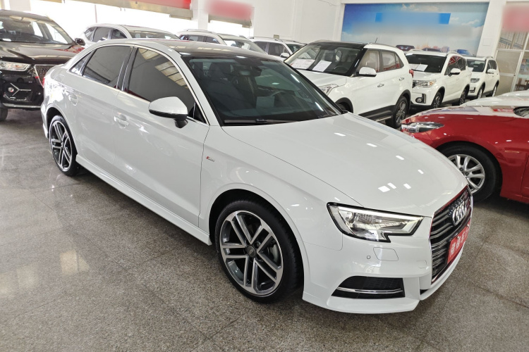 奥迪A3 2018款 30周年年型 Limousine 35 TFSI 时尚型车身外观3