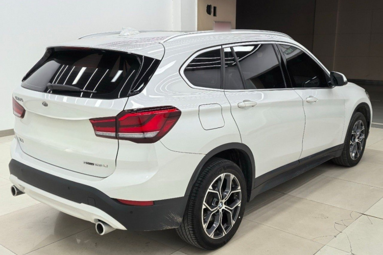 宝马X1 2022款 sDrive25Li 领先型车身外观6007