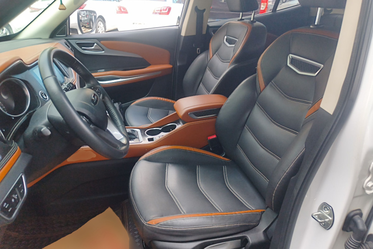 众泰T300 2017款 1.5T CVT尊享型中控内饰19