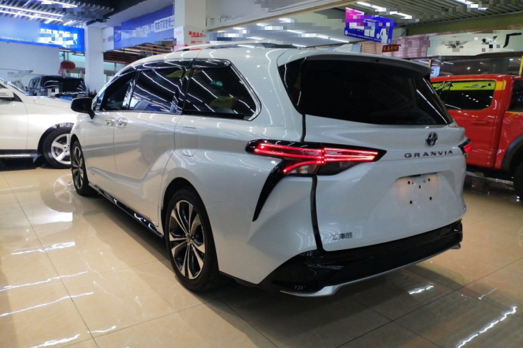 丰田 格瑞维亚 2022款 2.5L混动 旗舰版车身外观4