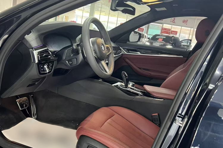 宝马5系 2019款 530Li xDrive M运动套装中控内饰7004