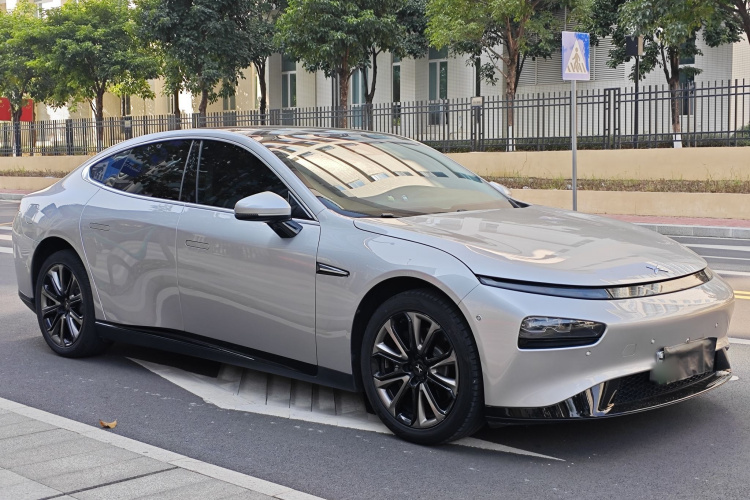 小鹏P7 2022款 670N+车身外观6008