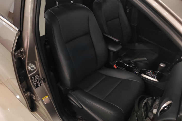 丰田 卡罗拉 2017款 改款 1.2T S-CVT GL局部细节41