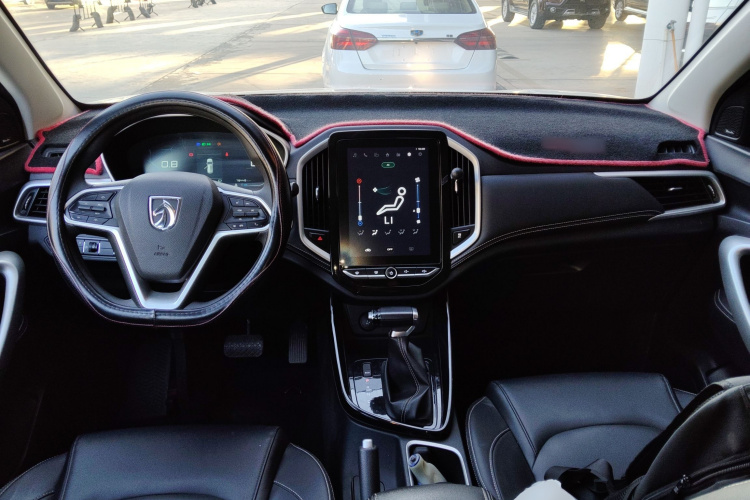 宝骏530 2021款 全球车周年纪念版 1.5T CVT豪华型 7座中控内饰12