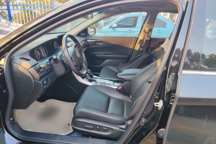 本田 雅阁 2016款 2.4L 豪华版中控内饰19