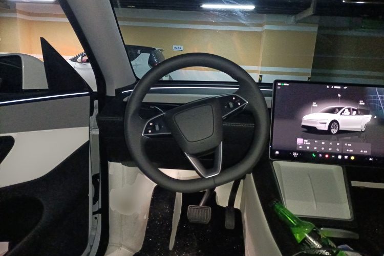 特斯拉 Model Y 2025款 后轮驱动 首发版中控内饰13
