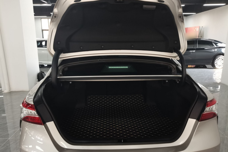 丰田 凯美瑞 2021款 2.0S 锋尚版机舱底盘23