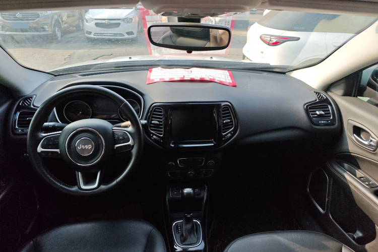 Jeep 指南者 2019款 220T 自动家享版中控内饰12