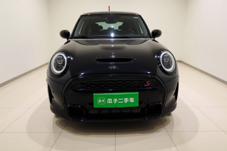 MINI 2023款 改款 2.0T COOPER S 艺术家车身外观2