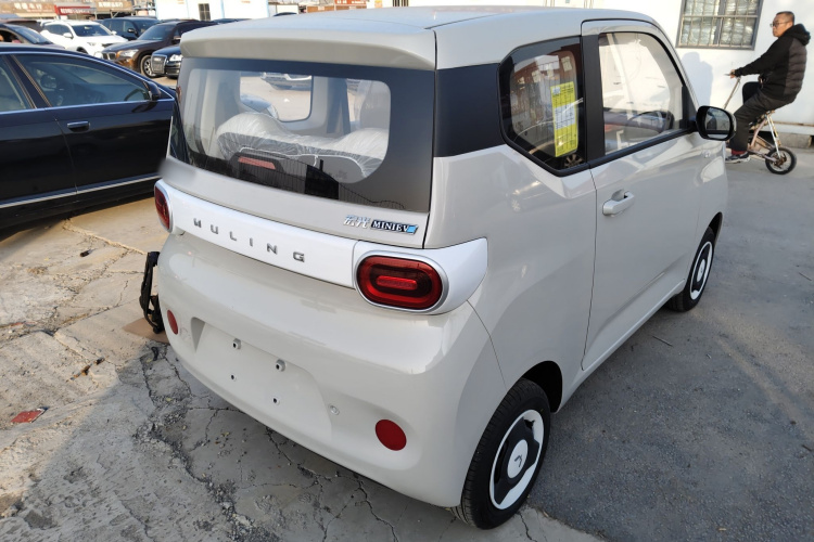 五菱汽车 宏光MINIEV 2024款 第三代 215km 青春版车身外观7