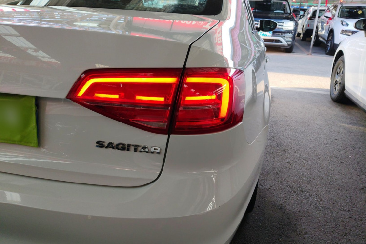 大众 速腾 2015款 1.6L 自动时尚型车身外观9