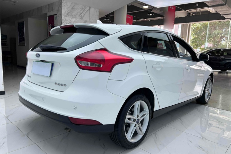 福特 福克斯 2020款 两厢经典 1.5L 自动风尚型车身外观6005