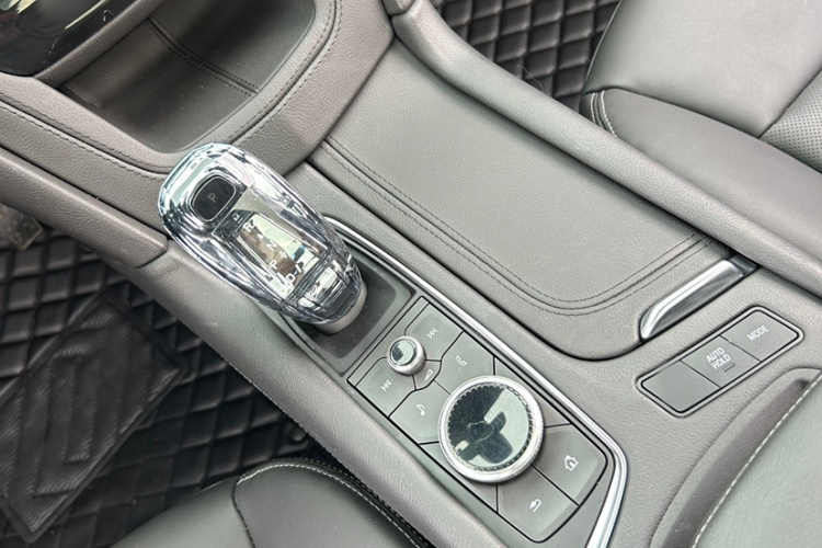 凯迪拉克XT6 2022款 2.0T 六座四驱豪华120周年限量版中控内饰7004