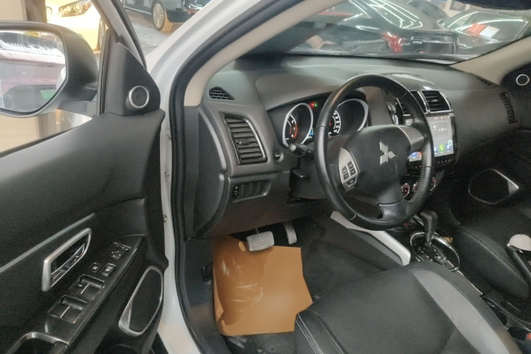 三菱 劲炫ASX 2018款 2.0L CVT两驱尊享版中控内饰7003
