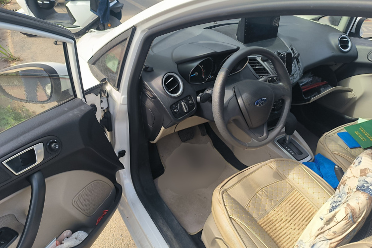 福特 嘉年华 2013款 三厢 1.5L 自动时尚型中控内饰20