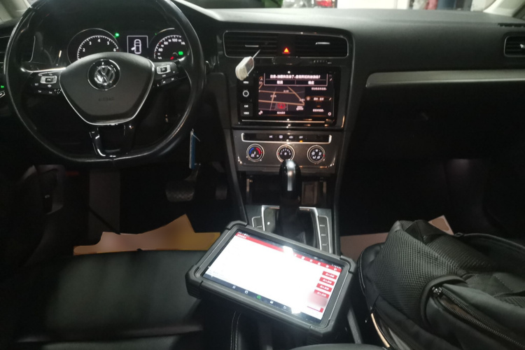 大众 高尔夫 2019款 200TSI DSG舒适进取版 国VI中控内饰12