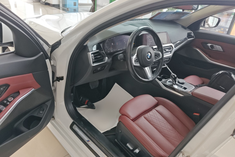 宝马3系 2022款 325Li M运动套装中控内饰7003