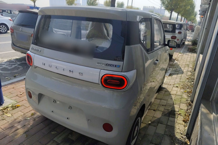 五菱汽车 宏光MINIEV 2024款 第三代 215km 青春版车身外观7