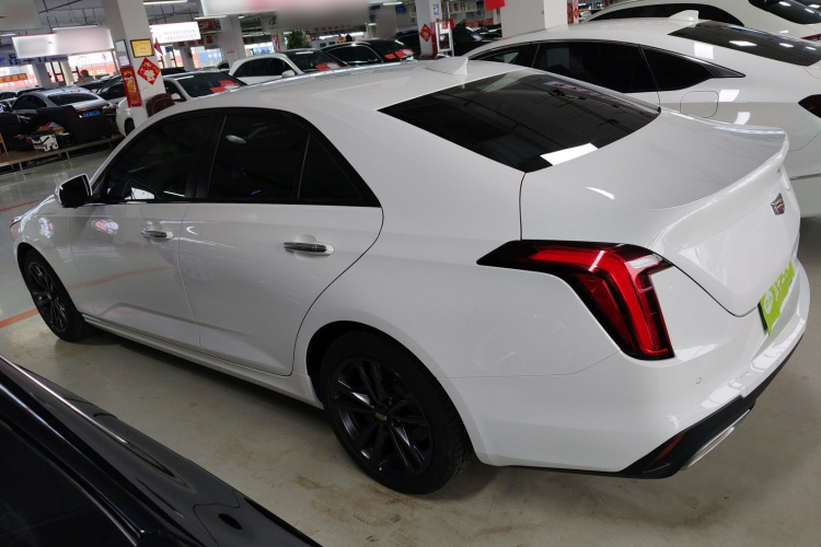 凯迪拉克CT4 2023款 28T 豪华型车身外观4