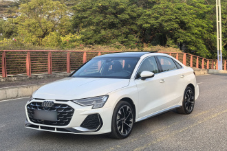 奥迪A3 2025款 A3L Limousine 35TFSI 飞驰尊享型