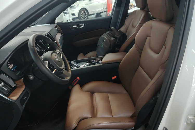 沃尔沃XC60 2025款 B5 四驱智远豪华版中控内饰19