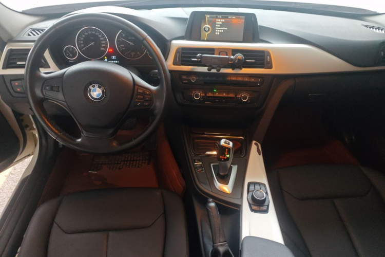 宝马3系 2013款 316i 进取型中控内饰7002