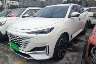 长安UNI-K 智电iDD 2022款 蓝鲸iDD 130km 1.5T 尊贵型