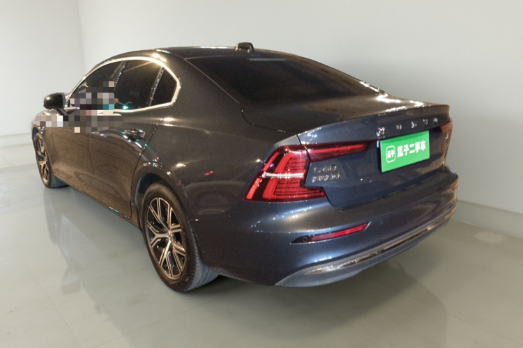 沃尔沃S60 2024款 B4 智逸豪华版车身外观5