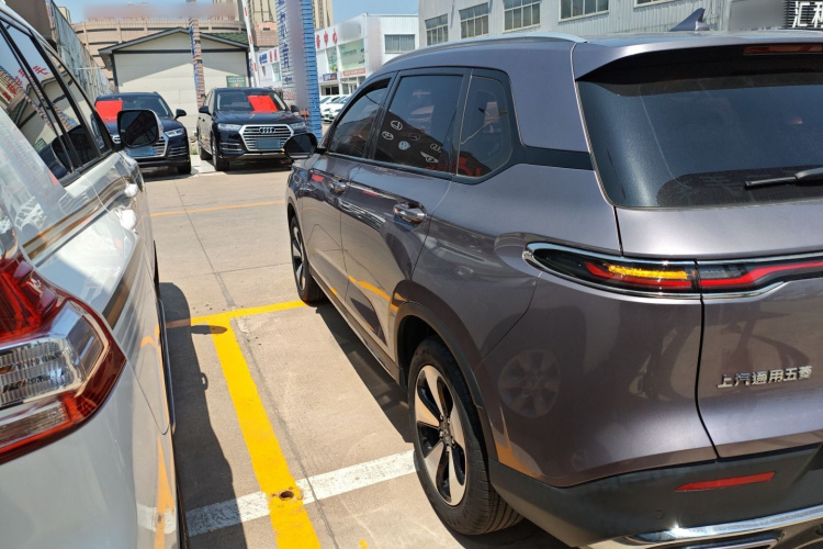 五菱汽车 五菱星云 2023款 2.0L DHT 旗舰版车身外观4