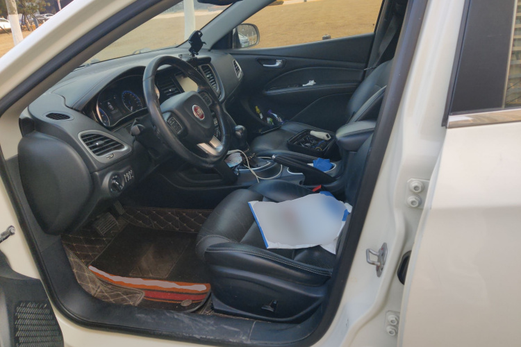 菲亚特 菲翔 2015款 1.4T 自动尊享版中控内饰19