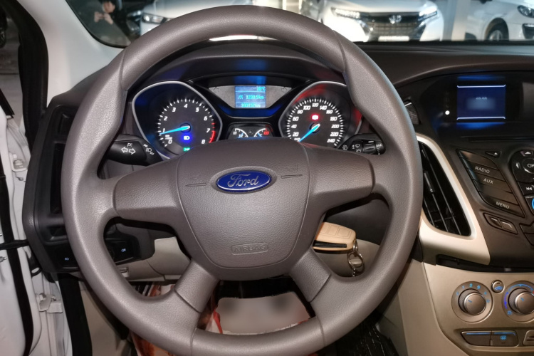 福特 福克斯 2012款 三厢 1.6L 手动舒适型中控内饰13