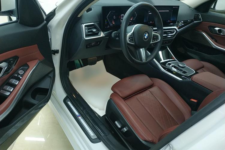 宝马3系 2023款 320Li M运动套装中控内饰20