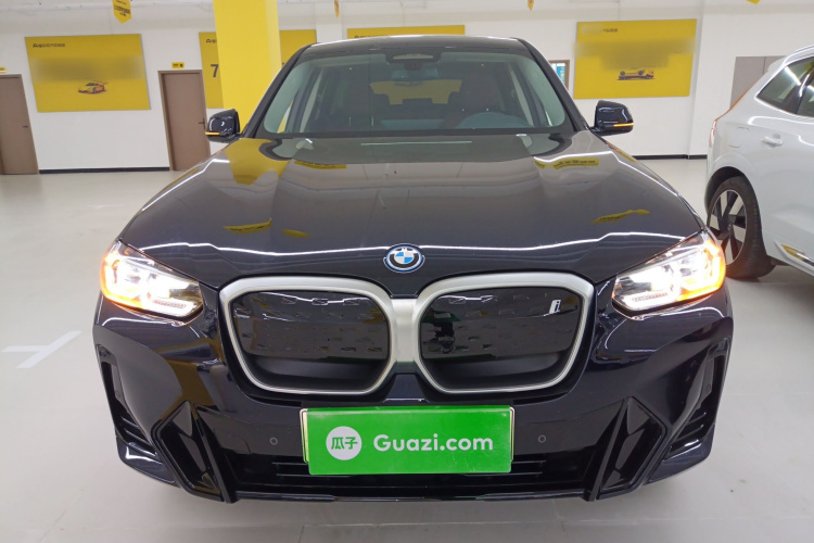 宝马iX3 2024款 领先型车身外观2