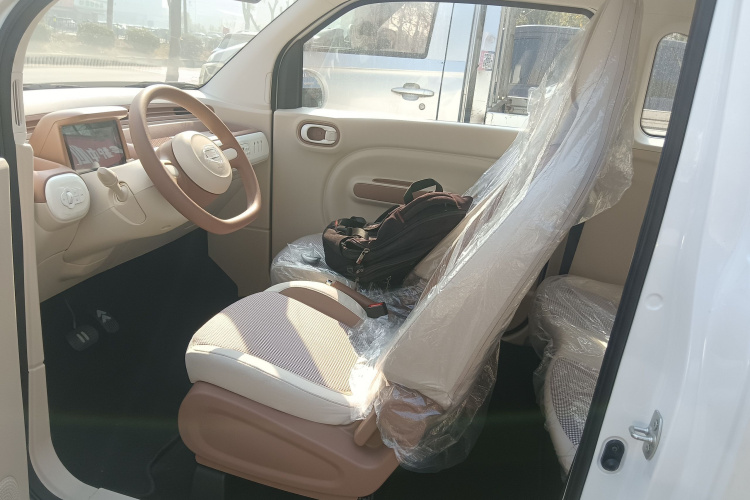 奔腾小马 2026款 222km 炫彩马中控内饰19