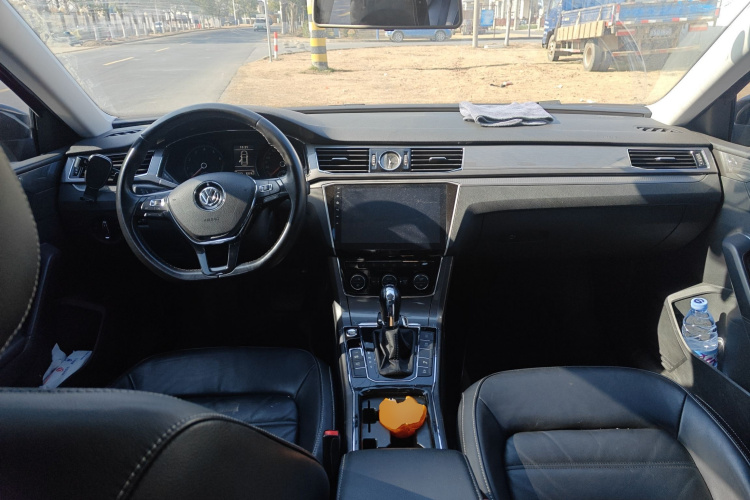 大众 帕萨特 2017款 280TSI DSG尊荣版中控内饰12