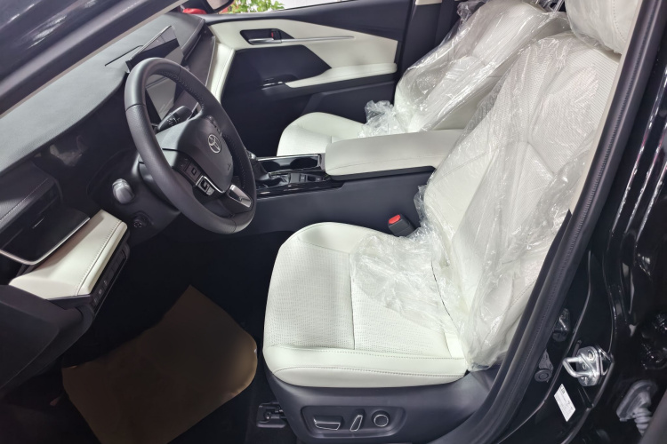 丰田 凯美瑞 2024款 双擎 2.5HG 尊贵版中控内饰7004