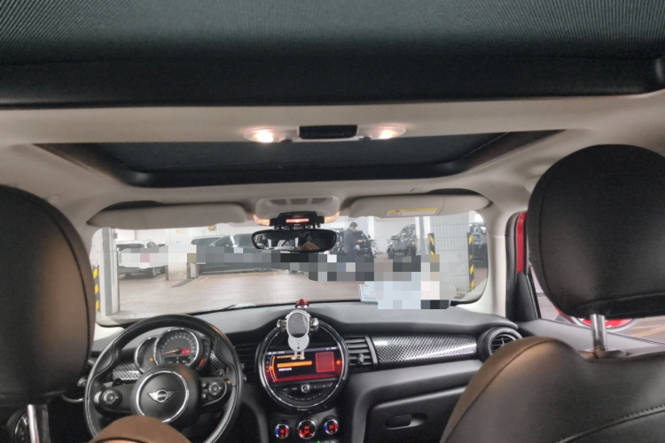 MINI 2019款 2.0T COOPER S 经典派 五门版中控内饰22