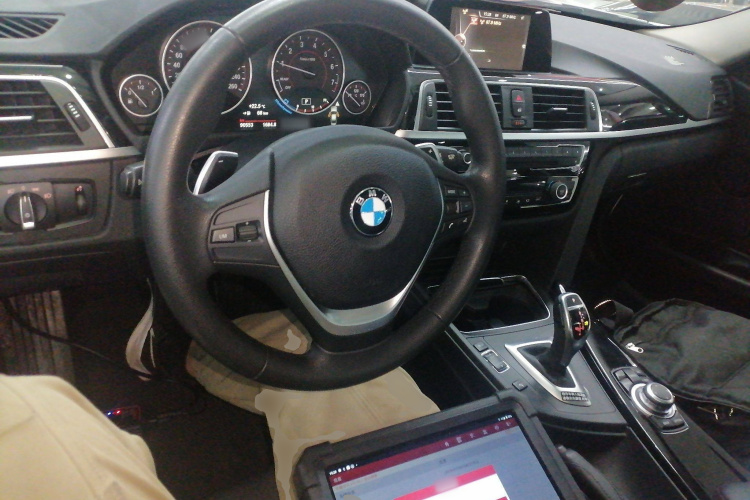 宝马3系 2017款 320Li M运动型中控内饰12