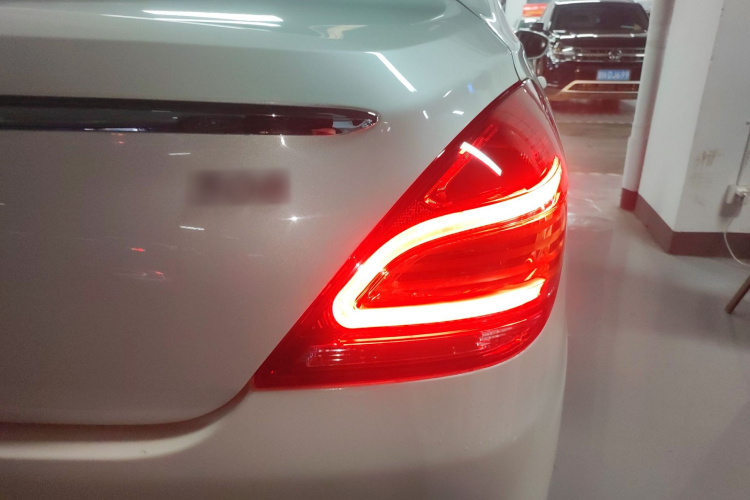 标致308 2014款 乐享版 经典 1.6L 手动风尚型车身外观6001