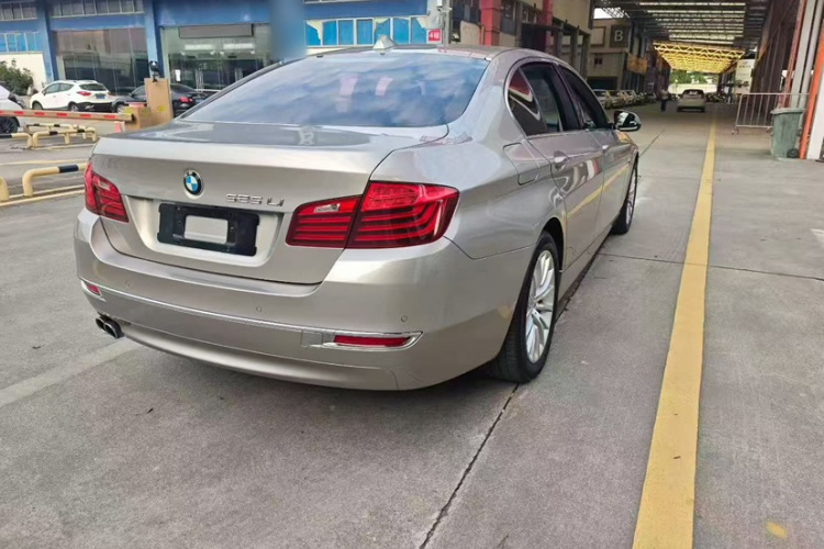 宝马5系 2014款 525Li 豪华设计套装车身外观6001