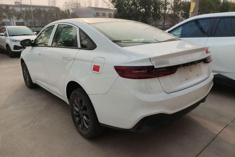 吉利几何A 2024款 410KM 出行版车身外观4