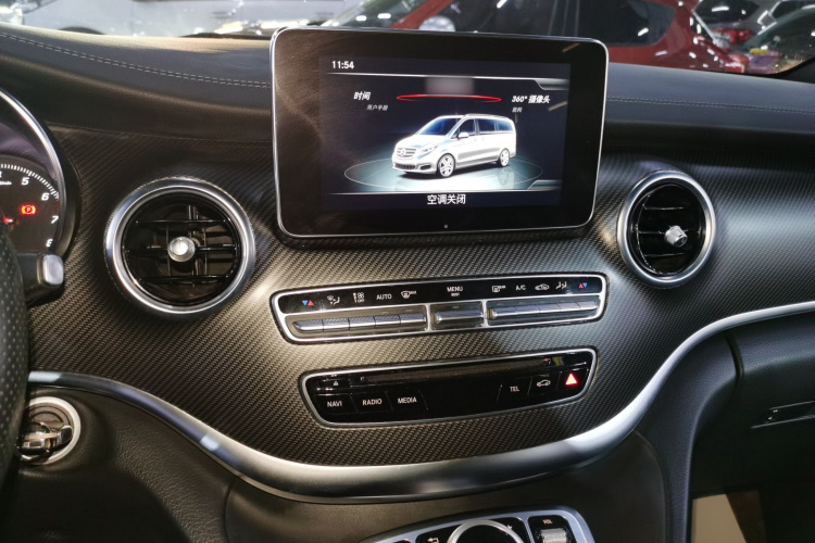 奔驰V级 2018款 V 260 AMG 运动版 国V局部细节16