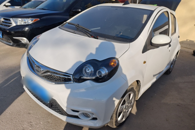 比亚迪F0 2015款 1.0L AMT 铉酷型车身外观1