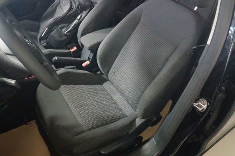 大众 朗逸 2017款 1.6L 自动风尚版局部细节19