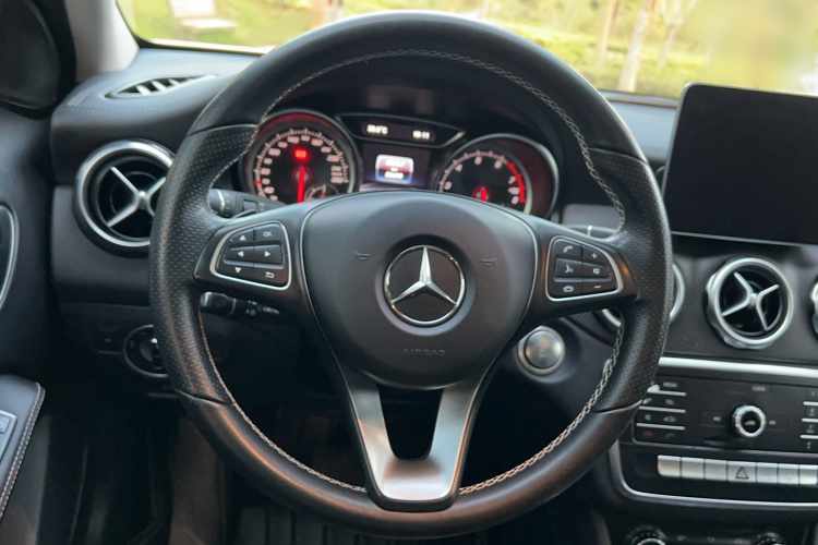 奔驰GLA 2018款 GLA 200 时尚型局部细节13